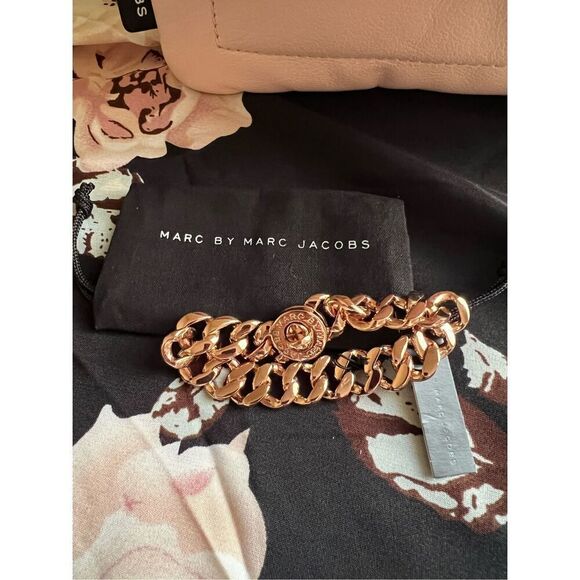 Marc Jacob’s pillow bag with a bracelet - Picture 13 of 17